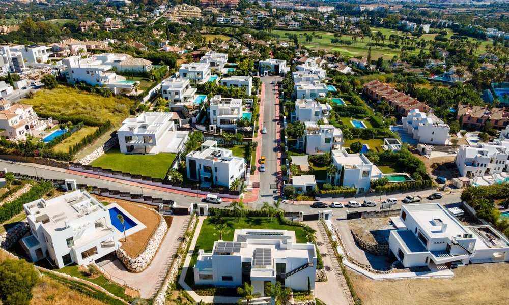 Nouvelles villas contemporaines avec vues sur le golf et la mer en venta à Nueva Andalucía, Marbella 28996