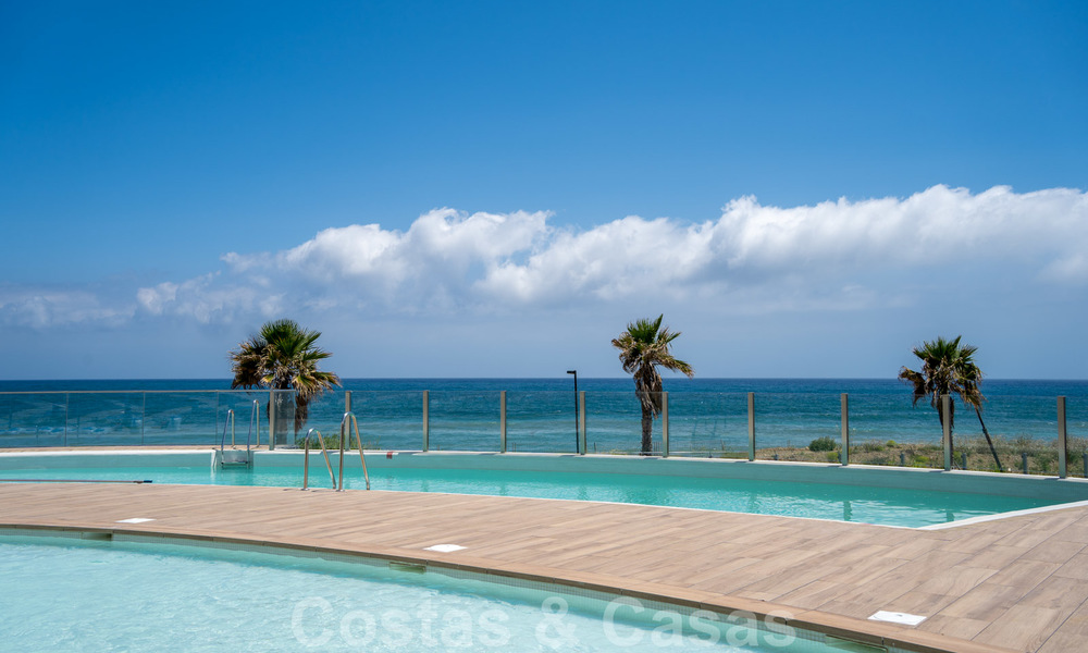 Appartements modernes de luxe en première ligne de plage à vendre à Estepona, Costa del Sol. Prêt à emménager 27754