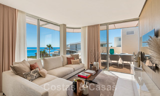 Appartements modernes de luxe en première ligne de plage à vendre à Estepona, Costa del Sol. Prêt à emménager 27814 