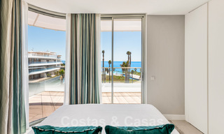 Appartements modernes de luxe en première ligne de plage à vendre à Estepona, Costa del Sol. Prêt à emménager 27820 