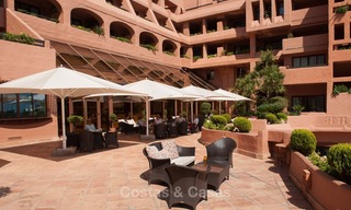 A vendre à l’Hotel Kempinski, Marbella - Estepona: Appartement rénové dans un style moderne 323 