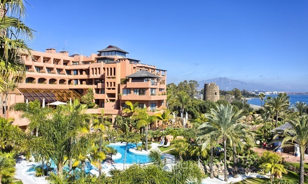 A vendre à l’Hotel Kempinski, Marbella - Estepona: Appartement rénové dans un style moderne 328