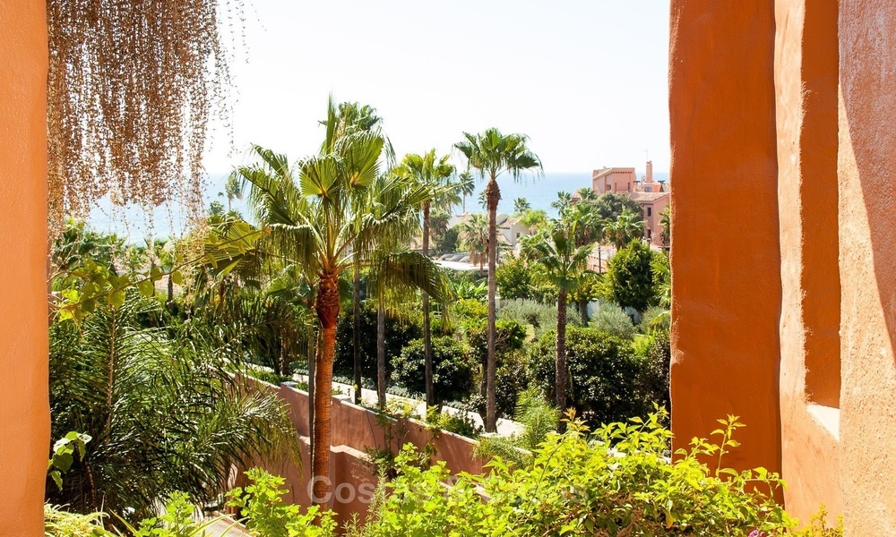 A vendre à l’Hotel Kempinski, Marbella - Estepona: Appartement rénové dans un style moderne 337