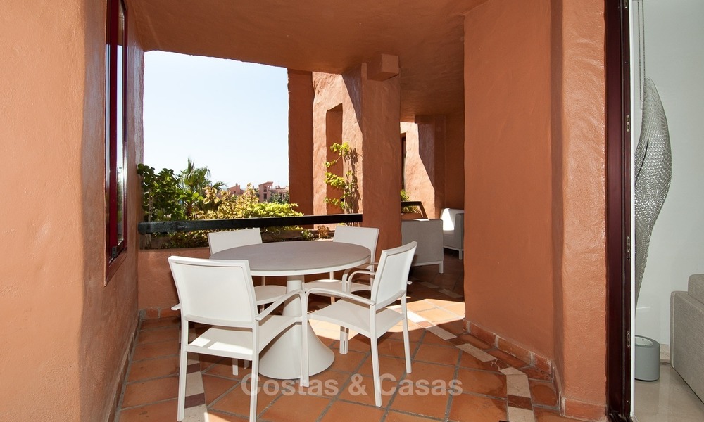 A vendre à l’Hotel Kempinski, Marbella - Estepona: Appartement rénové dans un style moderne 339