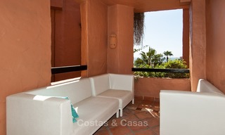 A vendre à l’Hotel Kempinski, Marbella - Estepona: Appartement rénové dans un style moderne 340 