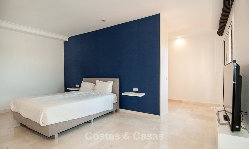 A vendre à l’Hotel Kempinski, Marbella - Estepona: Appartement rénové dans un style moderne 347