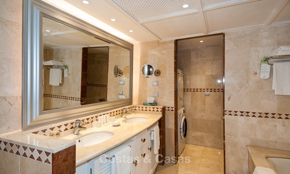 A vendre à l’Hotel Kempinski, Marbella - Estepona: Appartement rénové dans un style moderne 350