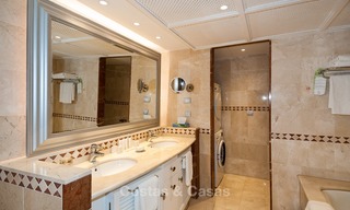 A vendre à l’Hotel Kempinski, Marbella - Estepona: Appartement rénové dans un style moderne 350 