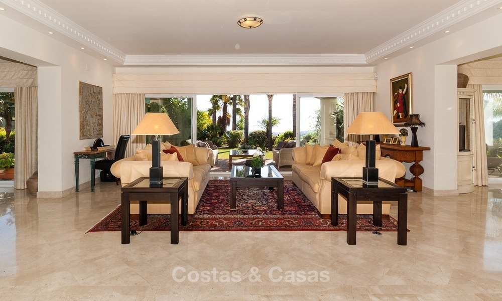 ? Villa élégante á vendre, sur le Golf, orientée plein sud, située à Benahavis - Marbella, avec vue sur mer 607