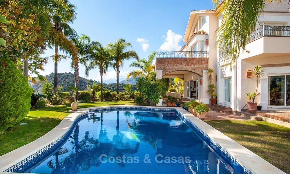? Villa élégante á vendre, sur le Golf, orientée plein sud, située à Benahavis - Marbella, avec vue sur mer 616
