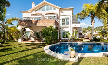 ? Villa élégante á vendre, sur le Golf, orientée plein sud, située à Benahavis - Marbella, avec vue sur mer 617