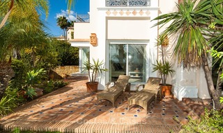 ? Villa élégante á vendre, sur le Golf, orientée plein sud, située à Benahavis - Marbella, avec vue sur mer 620 