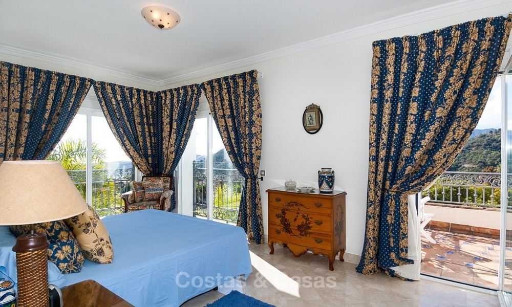 ? Villa élégante á vendre, sur le Golf, orientée plein sud, située à Benahavis - Marbella, avec vue sur mer 627