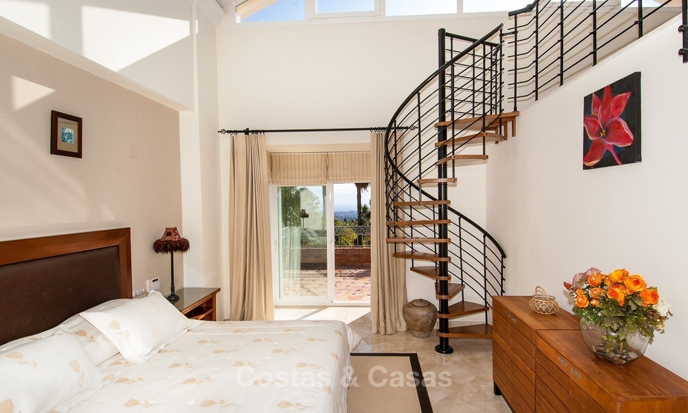 ? Villa élégante á vendre, sur le Golf, orientée plein sud, située à Benahavis - Marbella, avec vue sur mer 630