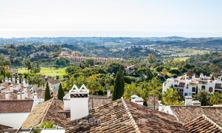 Villa à vendre à Marbella, Benahavis, dans un resort de Golf avec vue panoramique sur la mer et le golf, orientation sud. 963 