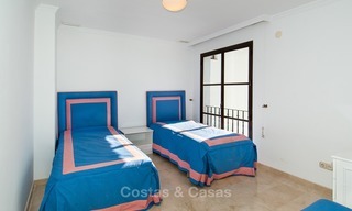 Villa à vendre à Marbella, Benahavis, dans un resort de Golf avec vue panoramique sur la mer et le golf, orientation sud. 977 