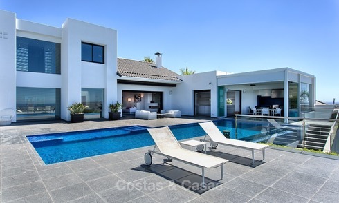 Villa spectaculaire et moderne à vendre avec vue sur mer et golf à Benahavis - Marbella 1026