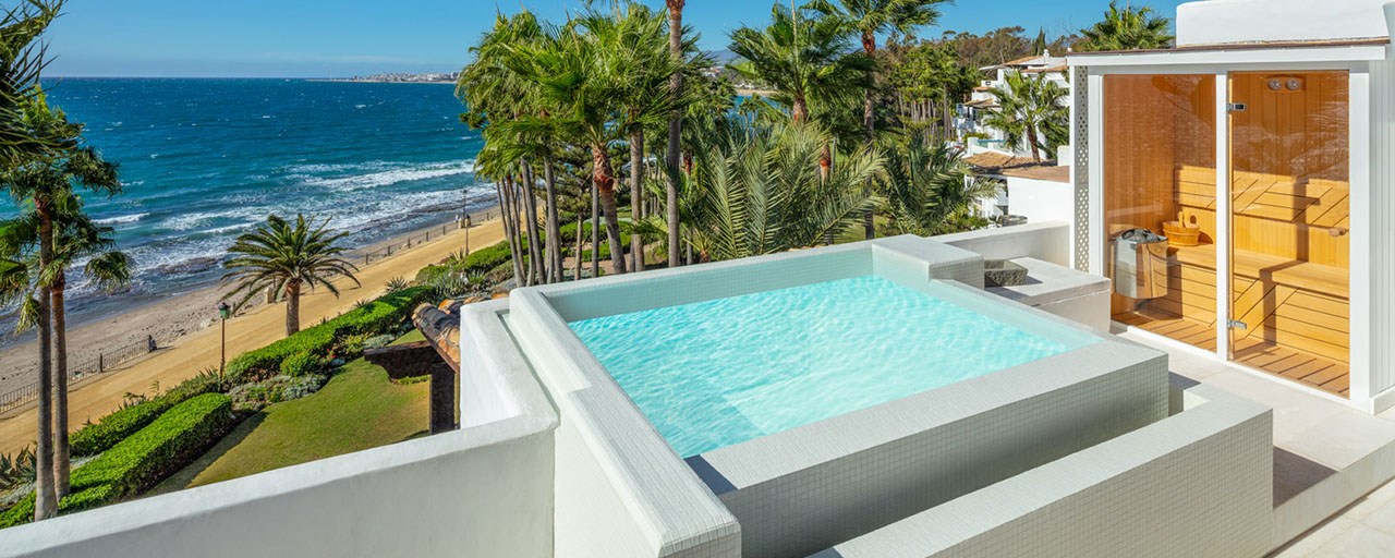 Appartement Penthouse de luxe en première ligne de plage avec vue imprenable sur la mer à vendre à Puente Romano à Marbella