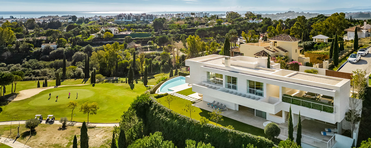 Villa de luxe en première ligne de golf, de style moderne et élégant, avec vue imprenable sur le golf et la mer, à vendre à Los Flamingos Golf resort à Marbella - Benahavis