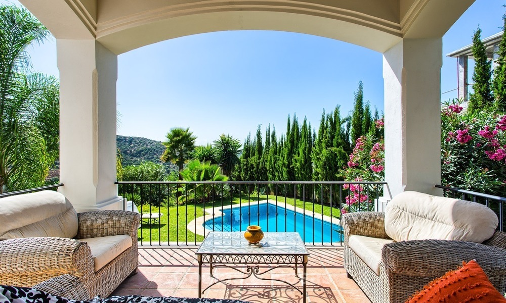 Villa à vendre avec vue Mer et Montagnes dans une Résidence Sécurisée à La Quinta, Benahavis - Marbella 2024