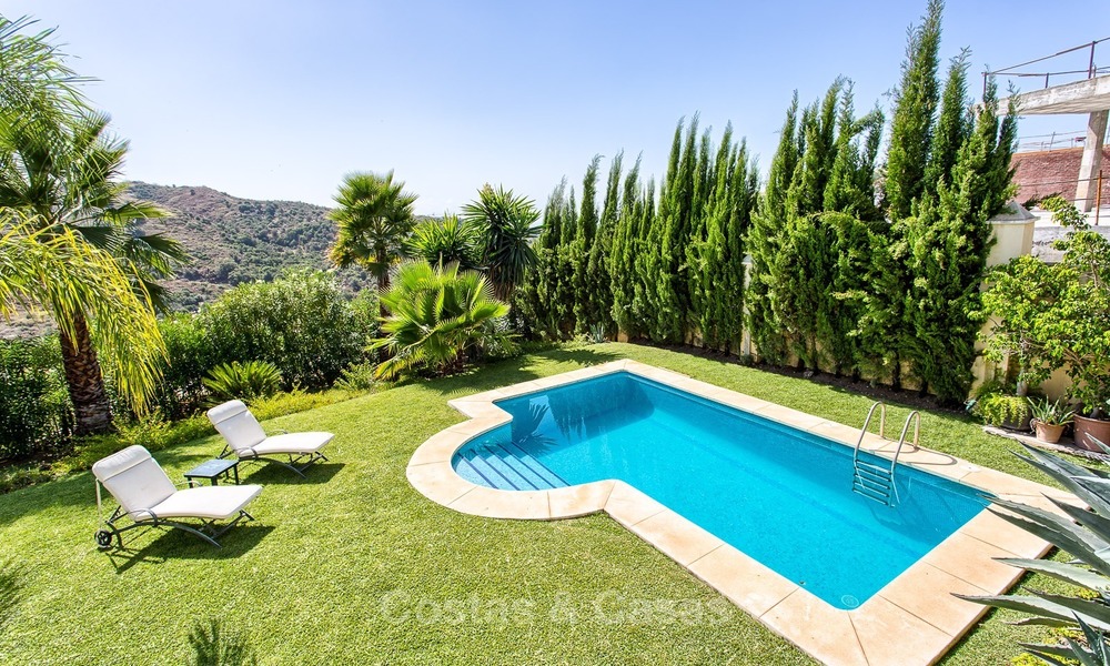 Villa à vendre avec vue Mer et Montagnes dans une Résidence Sécurisée à La Quinta, Benahavis - Marbella 2025