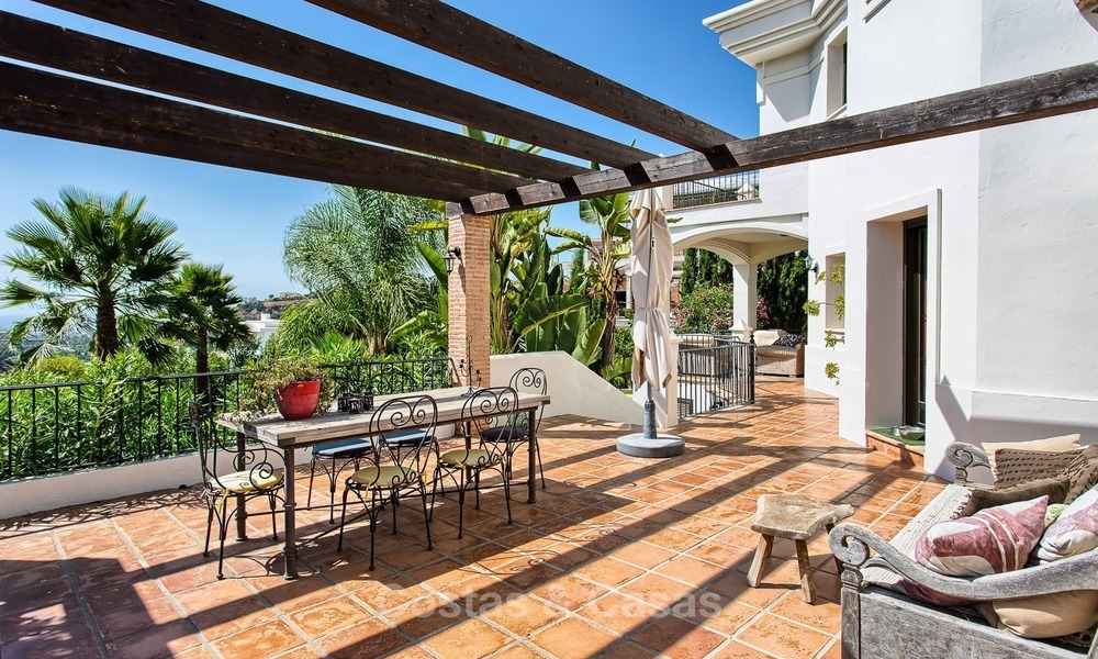 Villa à vendre avec vue Mer et Montagnes dans une Résidence Sécurisée à La Quinta, Benahavis - Marbella 2035
