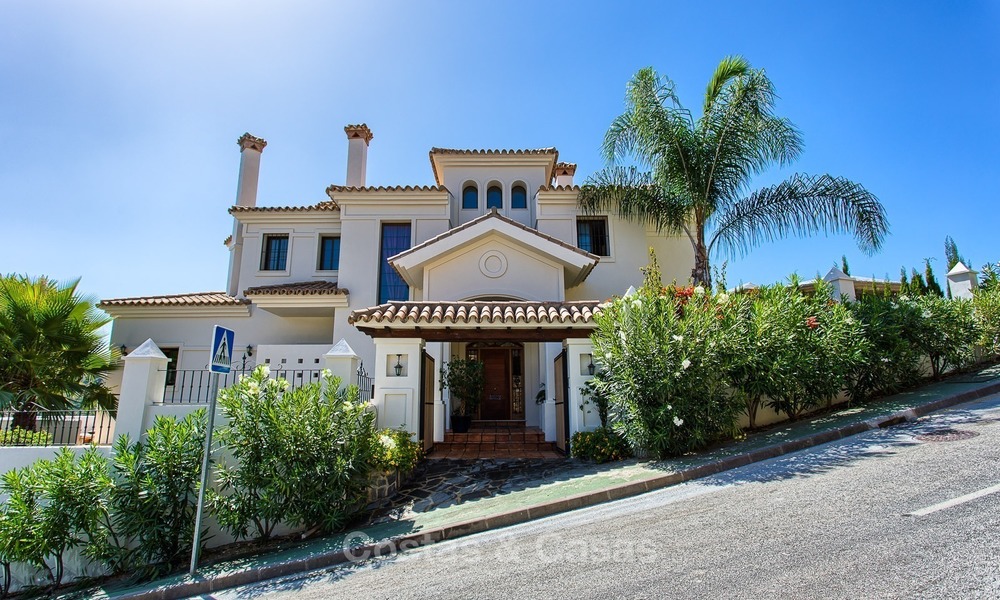 Villa à vendre avec vue Mer et Montagnes dans une Résidence Sécurisée à La Quinta, Benahavis - Marbella 2039