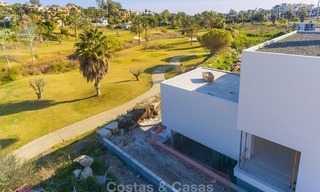 Villas contemporaines à vendre dans un Nouveau Projet, directement sur le Golf à Estepona - Marbella 2068 