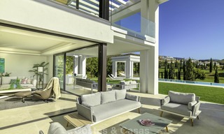 Elégante villa, très design à vendre avec une vue golf et montagnes, situé sur le New Golden Mile, Marbella - Benahavis 13858 
