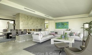 Elégante villa, très design à vendre avec une vue golf et montagnes, situé sur le New Golden Mile, Marbella - Benahavis 13869 
