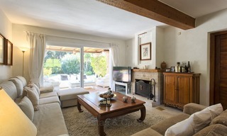 Villa à vendre: Bungalow situé sur le New Golden Mile, prêt de la Plage, á Marbella, Estepona 2213 