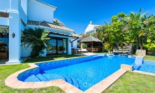Villa Elégante, style Andalou, située dans une Résidence Sécurisée, avec vue Mer et Montagne, à vendre à Benahavis, Marbella 5159 