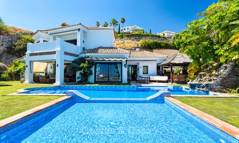 Villa Elégante, style Andalou, située dans une Résidence Sécurisée, avec vue Mer et Montagne, à vendre à Benahavis, Marbella 5160