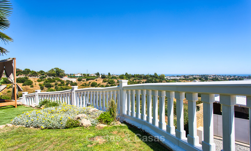 Villa Elégante, style Andalou, située dans une Résidence Sécurisée, avec vue Mer et Montagne, à vendre à Benahavis, Marbella 5162
