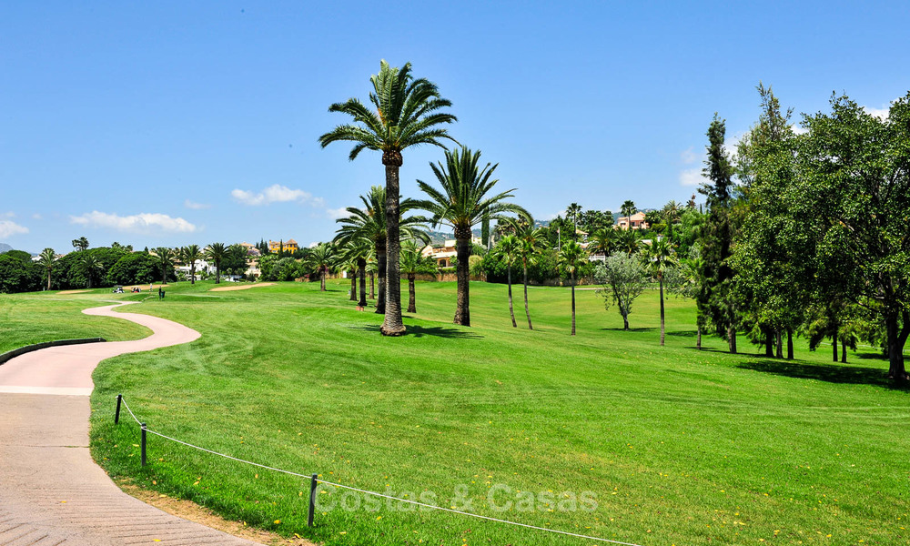 Appartement de luxe, moderne, rénové, Frontline golf à vendre à Nueva Andalucia - Marbella 2901