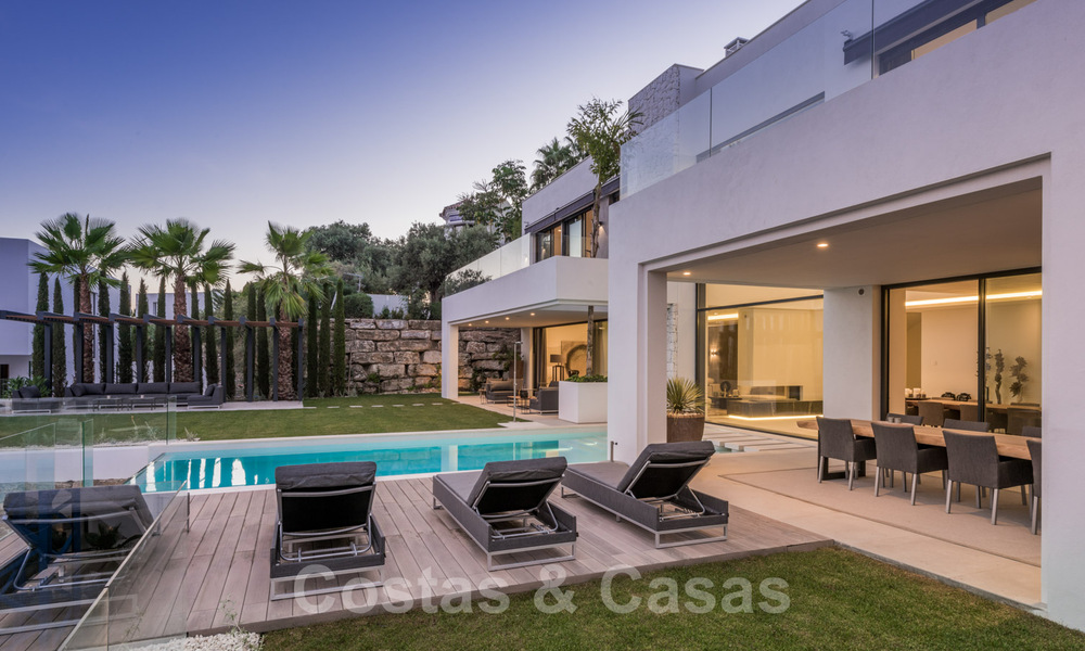 Fantastique Villa Moderne à vendre, près d’un Golf avec Vue Mer, à Benahavis - Marbella 33950