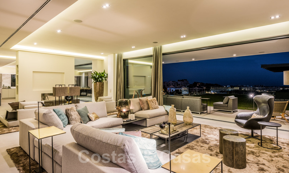 Fantastique Villa Moderne à vendre, près d’un Golf avec Vue Mer, à Benahavis - Marbella 33958