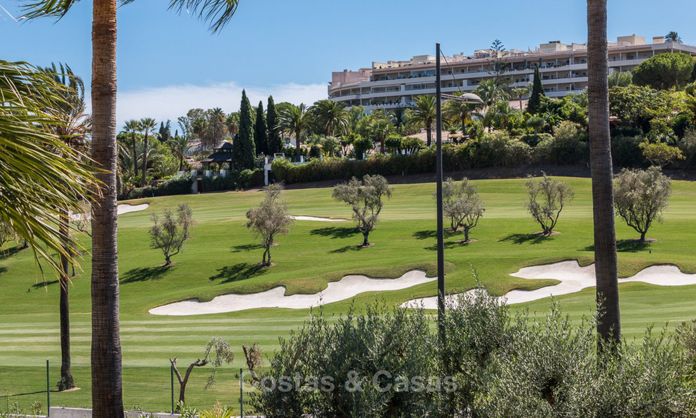 Appartement spacieux de luxe à vendre, première ligne de golf à Nueva Andalucia - Marbella 4090