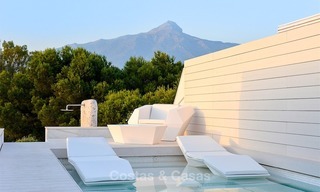 Penthouse de luxe, spacieux et moderne à vendre, Première ligne de Golf à Nueva Andalucia - Marbella 2547 