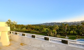 Penthouse de luxe, spacieux et moderne à vendre, Première ligne de Golf à Nueva Andalucia - Marbella 2549 