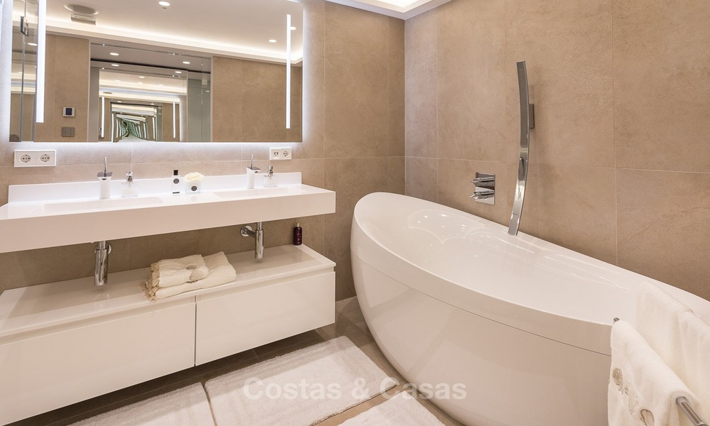 Penthouse de luxe, spacieux et moderne à vendre, Première ligne de Golf à Nueva Andalucia - Marbella 2556