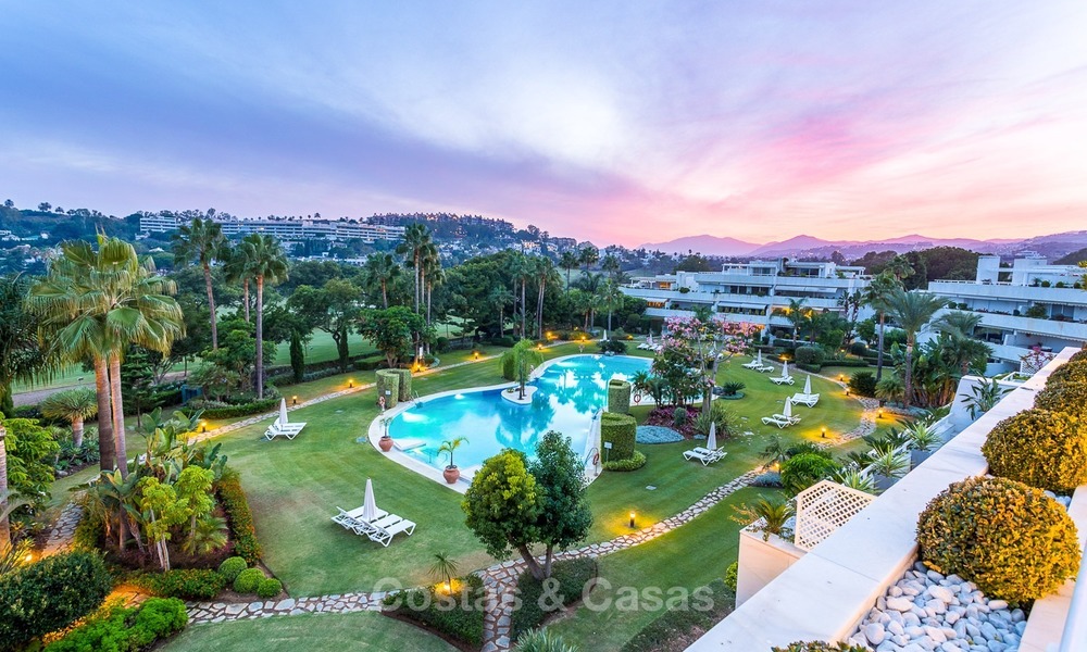 Penthouse de luxe, spacieux et moderne à vendre, Première ligne de Golf à Nueva Andalucia - Marbella 2570