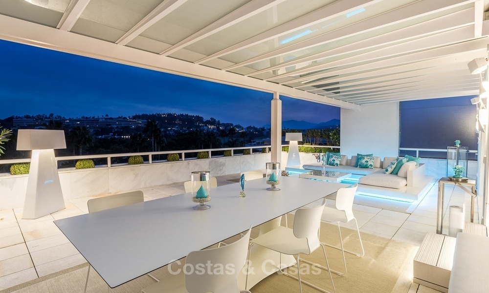 Penthouse de luxe, spacieux et moderne à vendre, Première ligne de Golf à Nueva Andalucia - Marbella 2572
