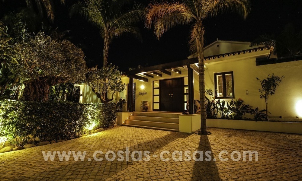 Villa rénovée dans un style contemporain à vendre, près de la plage à Los Monteros, Marbella 2658