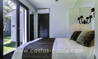 Villa rénovée dans un style contemporain à vendre, près de la plage à Los Monteros, Marbella 2671 