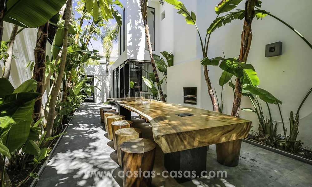 Villa rénovée dans un style contemporain à vendre, près de la plage à Los Monteros, Marbella 2678