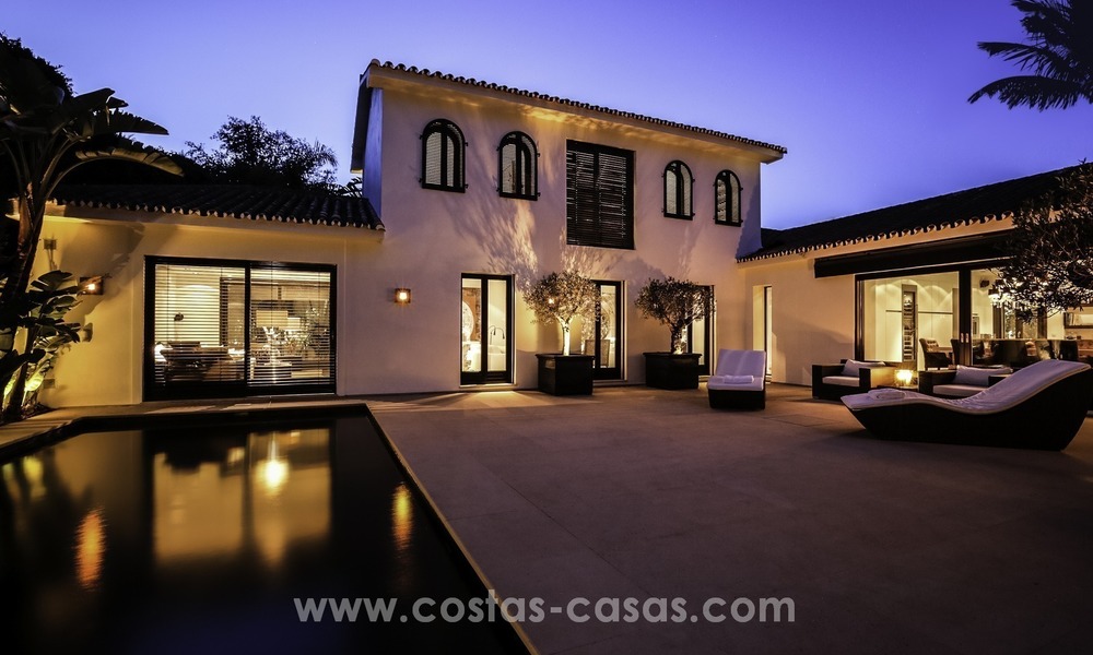 Villa rénovée dans un style contemporain à vendre, près de la plage à Los Monteros, Marbella 2684