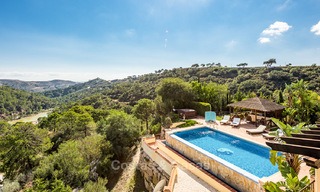 Villa classique à vendre avec vue Mer et Montagnes, situé dans un Country Club exclusif à Benahavis, Marbella 3159 