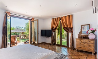 Villa classique à vendre avec vue Mer et Montagnes, situé dans un Country Club exclusif à Benahavis, Marbella 3147 