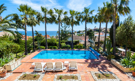 Villa à Rénover à vendre à Estepona, Costa del Sol, avec une Vue Panoramique sur Mer et près de la Plage 3188